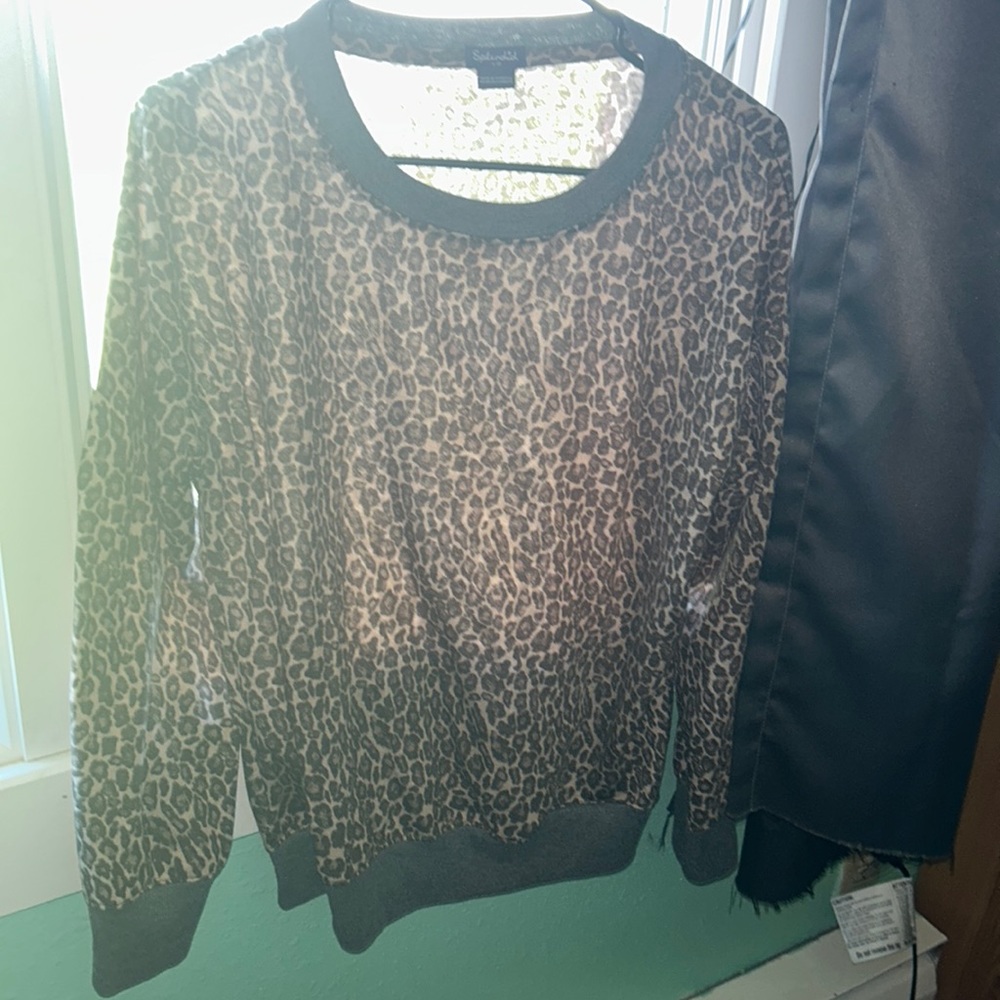 Beautiful sleep, wear size large animal prints, worn once